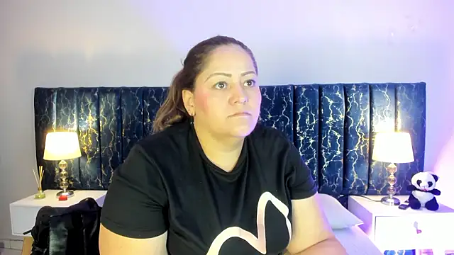 Snapshot of katte_landerr chatting on 02/23/26, 01:30 katte landerr online show from 02/23/26, 01:30