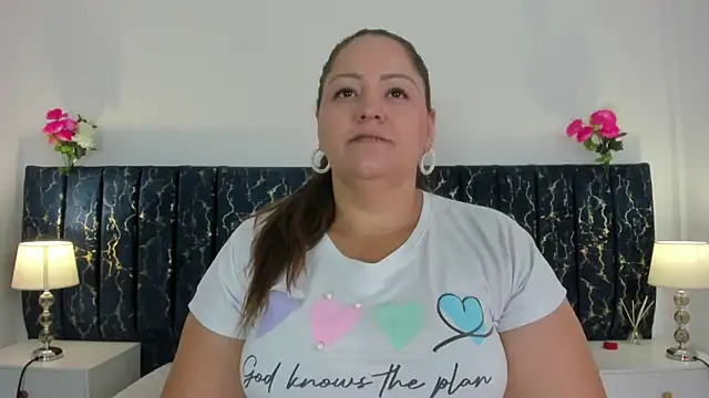 Snapshot of katte_landerr chatting on 03/27/26, 01:11 katte landerr online show from 03/27/26, 01:11