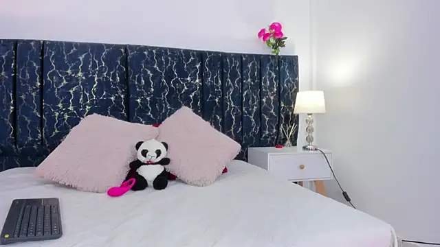 Snapshot of katte_landerr chatting on 04/01/26, 12:50 katte landerr online show from 04/01/26, 12:50