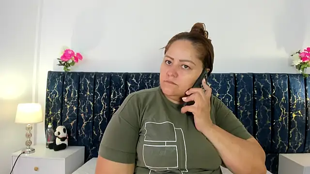 Snapshot of katte_landerr chatting on 05/26/26, 01:07 katte landerr online show from 05/26/26, 01:07