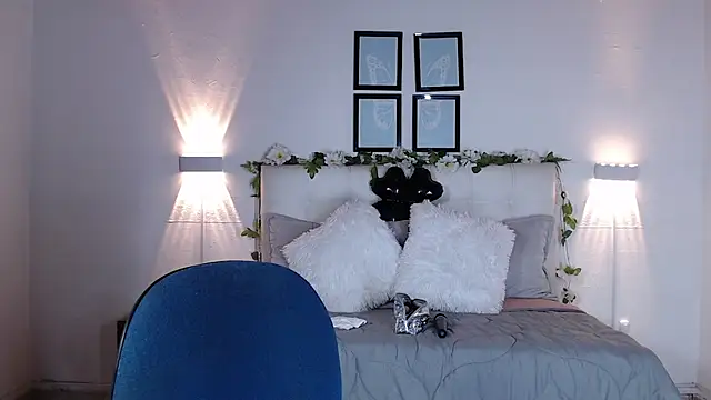 Snapshot of Megan_05_ chatting on 11/23/25, 06:19 Megan 05 online show from 11/23/25, 06:19