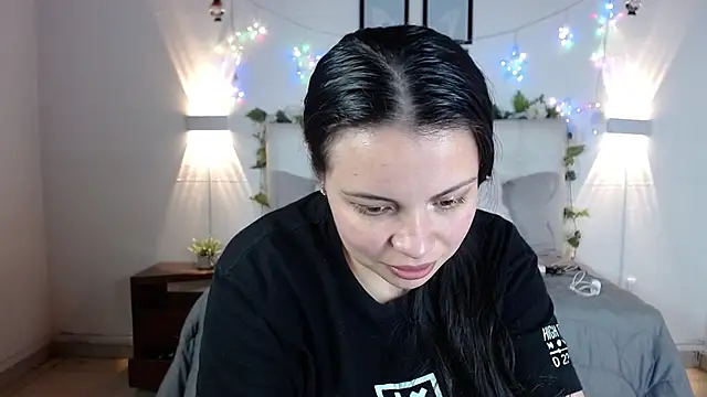 Snapshot of Megan_05_ chatting on 02/07/26, 06:33 Megan 05 online show from 02/07/26, 06:33