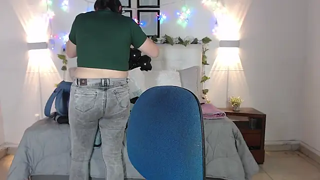 Snapshot of Megan_05_ chatting on 03/03/26, 07:20 Megan 05 online show from 03/03/26, 07:20