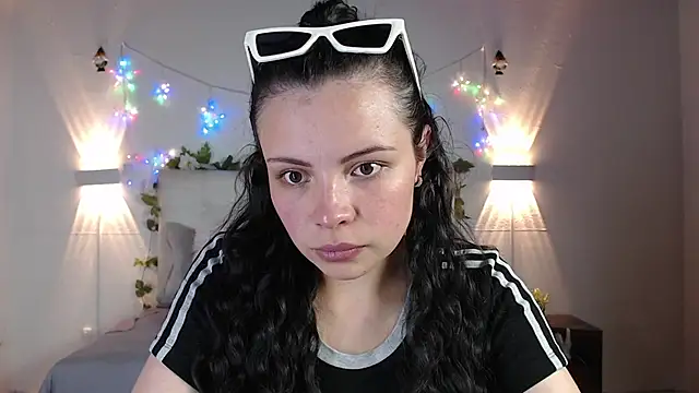 Snapshot of Megan_05_ chatting on 05/05/26, 07:11 Megan 05 online show from 05/05/26, 07:11