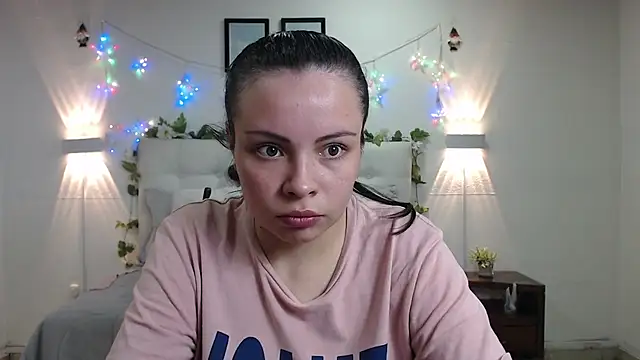 Snapshot of Megan_05_ chatting on 05/09/26, 07:30 Megan 05 online show from 05/09/26, 07:30