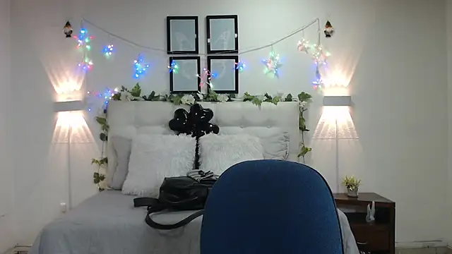 Snapshot of Megan_05_ chatting on 05/11/26, 07:22 Megan 05 online show from 05/11/26, 07:22