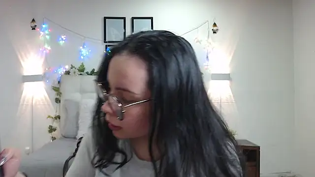 Snapshot of Megan_05_ chatting on 05/19/26, 07:31 Megan 05 online show from 05/19/26, 07:31