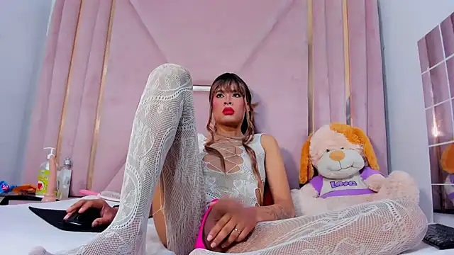 jazmin waked online show from 10/18/25, 03:09