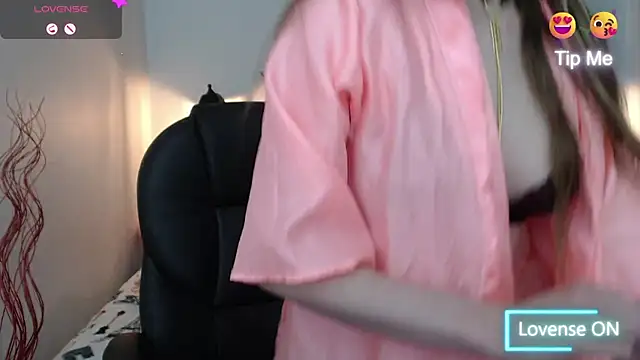 Snapshot of velvet__moon chatting on 09/22/25, 03:58 velvet  moon online show from 09/22/25, 03:58