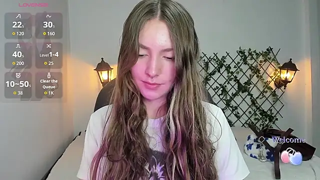 Snapshot of velvet__moon chatting on 02/01/26, 04:38 velvet moon online show from 02/01/26, 04:38