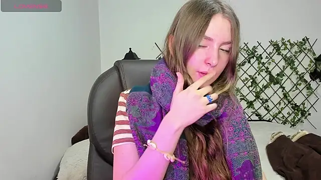 Snapshot of velvet__moon chatting on 02/12/26, 11:00 velvet moon online show from 02/12/26, 11:00