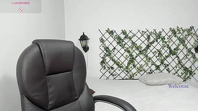 Snapshot of velvet__moon chatting on 02/16/26, 12:18 velvet moon online show from 02/16/26, 12:18