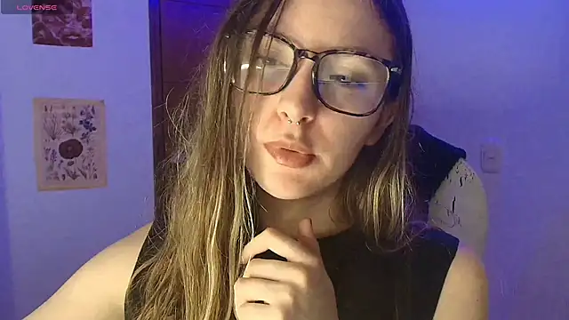 Snapshot of velvet__moon chatting on 03/02/26, 04:14 velvet moon online show from 03/02/26, 04:14