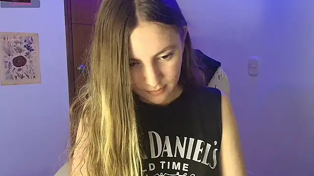 Snapshot of velvet__moon chatting on 03/02/26, 05:08 velvet moon online show from 03/02/26, 05:08