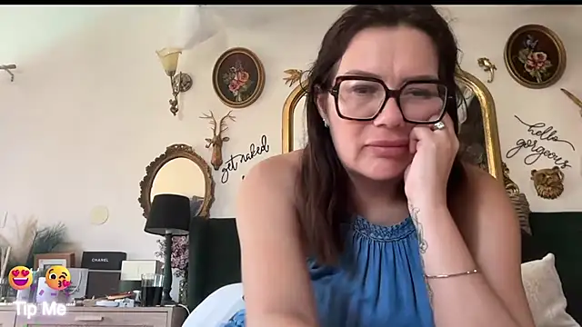 Snapshot of _Melia_ chatting on 06/09/26, 03:23 Melia online show from 06/09/26, 03:23