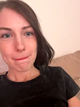 Snapshot of alwaysapril chatting on 09/21/25, 09:16 alwaysapril online show from 09/21/25, 09:16