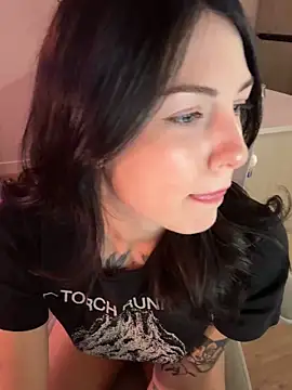 Snapshot of alwaysapril chatting on 09/23/25, 04:48 alwaysapril online show from 09/23/25, 04:48