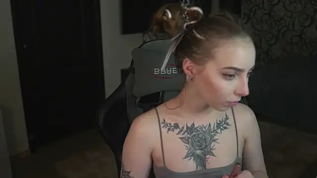 Snapshot of lis_silver chatting on 11/23/25, 06:52 lis silver online show from 11/23/25, 06:52