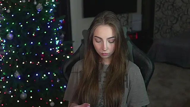 Snapshot of lis_silver chatting on 12/17/25, 07:31 lis silver online show from 12/17/25, 07:31