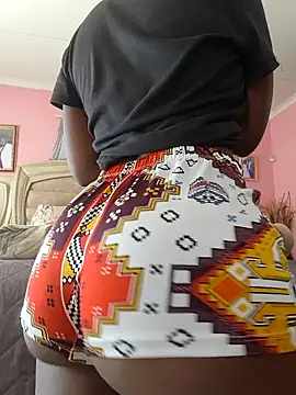 Snapshot of RoyaltyClit chatting on 10/27/25, 08:07 RoyaltyClit online show from 10/27/25, 08:07