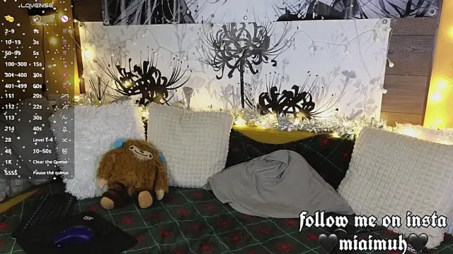 mia  yui online show from 12/18/25, 10:05