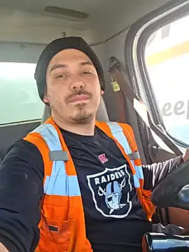 luis97fer online show from 04/29/26, 06:36