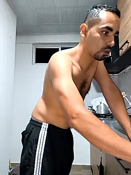 stivenlujan69 online show from 12/17/25, 03:34