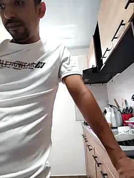 stivenlujan69 online show from 02/15/26, 06:15