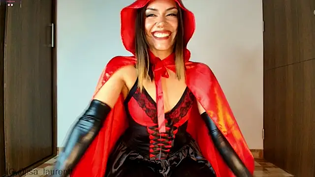 Isa laurentt  online show from 10/31/25, 11:06