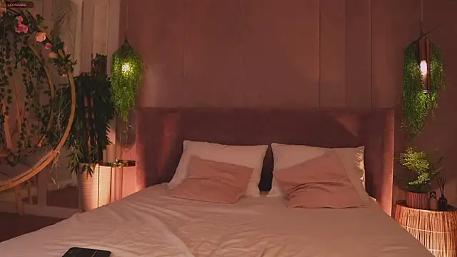 AdoraCortes online show from 11/20/25, 05:12