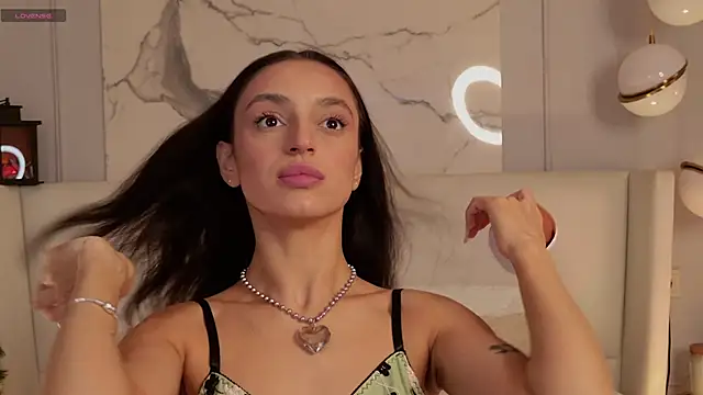 AdoraCortes online show from 12/04/25, 05:06