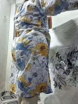 SIMIHOT online show from 10/18/25, 03:24