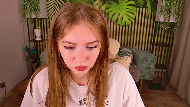 Moon  Bunny online show from 09/08/25, 04:17