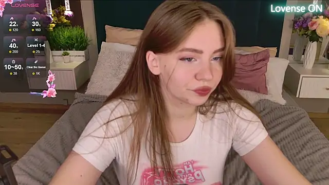 Moon  Bunny online show from 10/04/25, 03:21