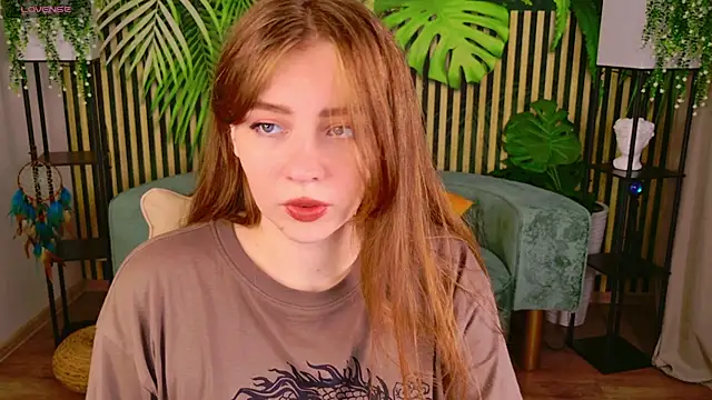 Moon  Bunny online show from 10/10/25, 03:44