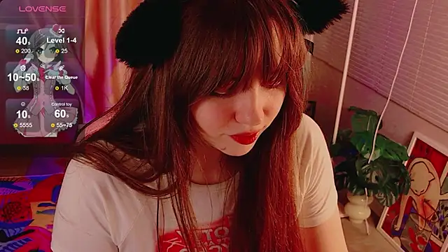 Snapshot of Moon__Bunny chatting on 06/11/26, 12:32 Moon Bunny online show from 06/11/26, 12:32