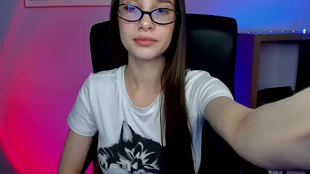 Snapshot of LuxMaya chatting on 02/12/26, 08:09 LuxMaya online show from 02/12/26, 08:09