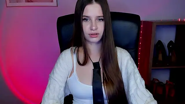 Snapshot of LuxMaya chatting on 06/16/26, 06:49 LuxMaya online show from 06/16/26, 06:49