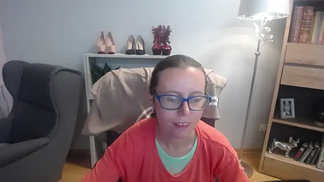 Snapshot of sweetxLizzy chatting on 09/22/25, 04:25 sweetxLizzy online show from 09/22/25, 04:25