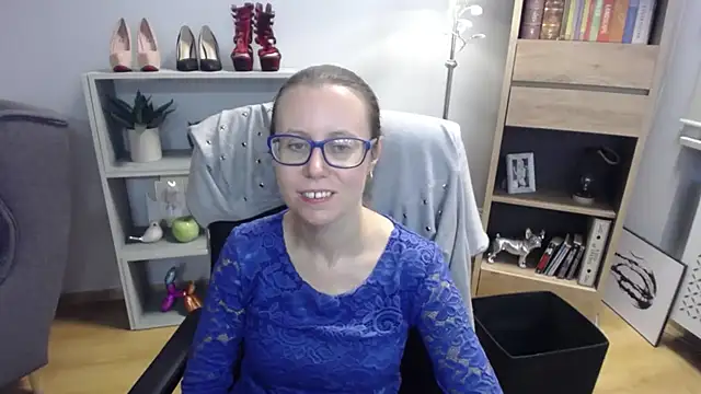 Snapshot of sweetxLizzy chatting on 10/23/25, 04:34 sweetxLizzy online show from 10/23/25, 04:34
