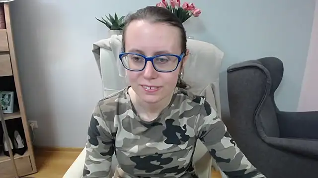 Snapshot of sweetxLizzy chatting on 04/27/26, 04:21 sweetxLizzy online show from 04/27/26, 04:21