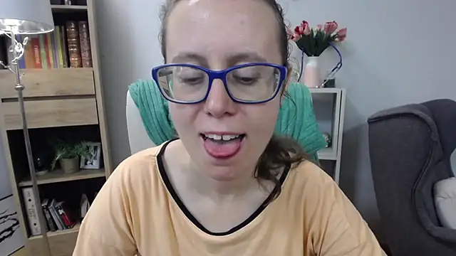 Snapshot of sweetxLizzy chatting on 05/22/26, 04:30 sweetxLizzy online show from 05/22/26, 04:30