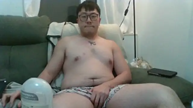 Snapshot of KaylanBMB chatting on 05/08/26, 05:40 KaylanBMB online show from 05/08/26, 05:40
