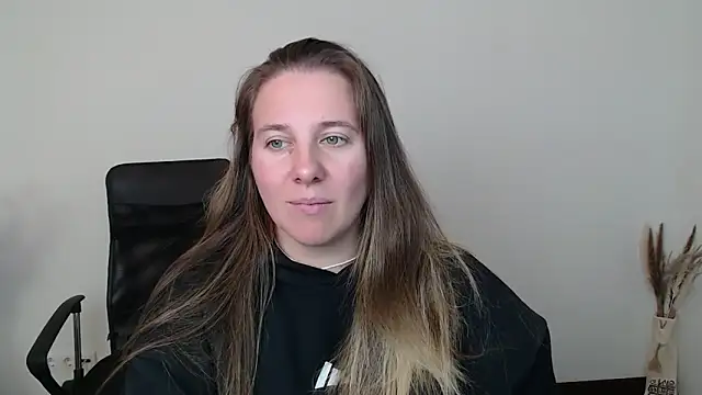 Darklure  online show from 10/31/25, 02:51