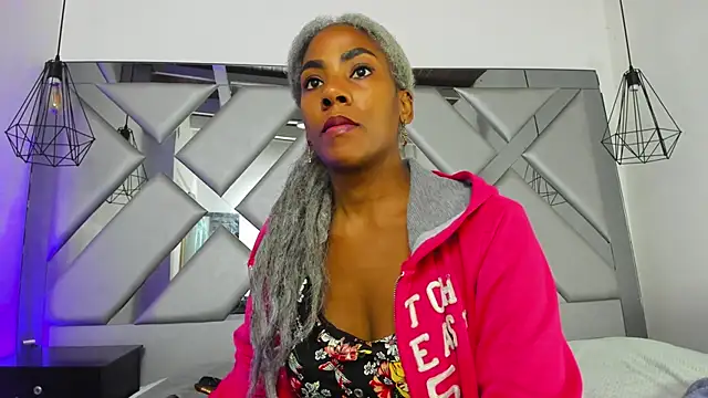 Lorenn Hill online show from 12/20/25, 01:07