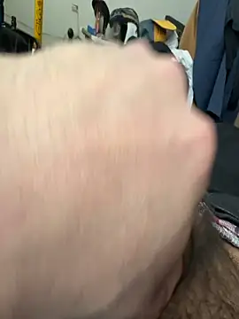 radeczek001 online show from 12/17/25, 01:06