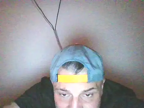 Snapshot of radeczek001 chatting on 05/13/26, 11:33 radeczek001 online show from 05/13/26, 11:33