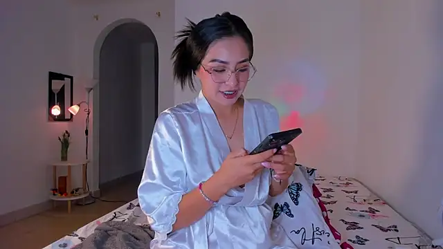 latingabby online show from 09/15/25, 08:42