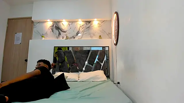 TWINKS BOYS1 online show from 12/16/25, 07:30