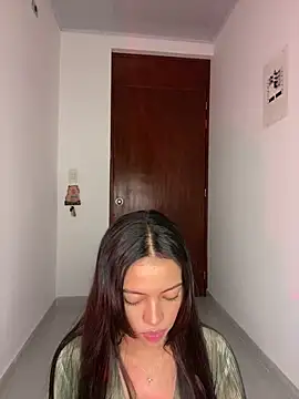 Lily  18 online show from 12/22/25, 12:07